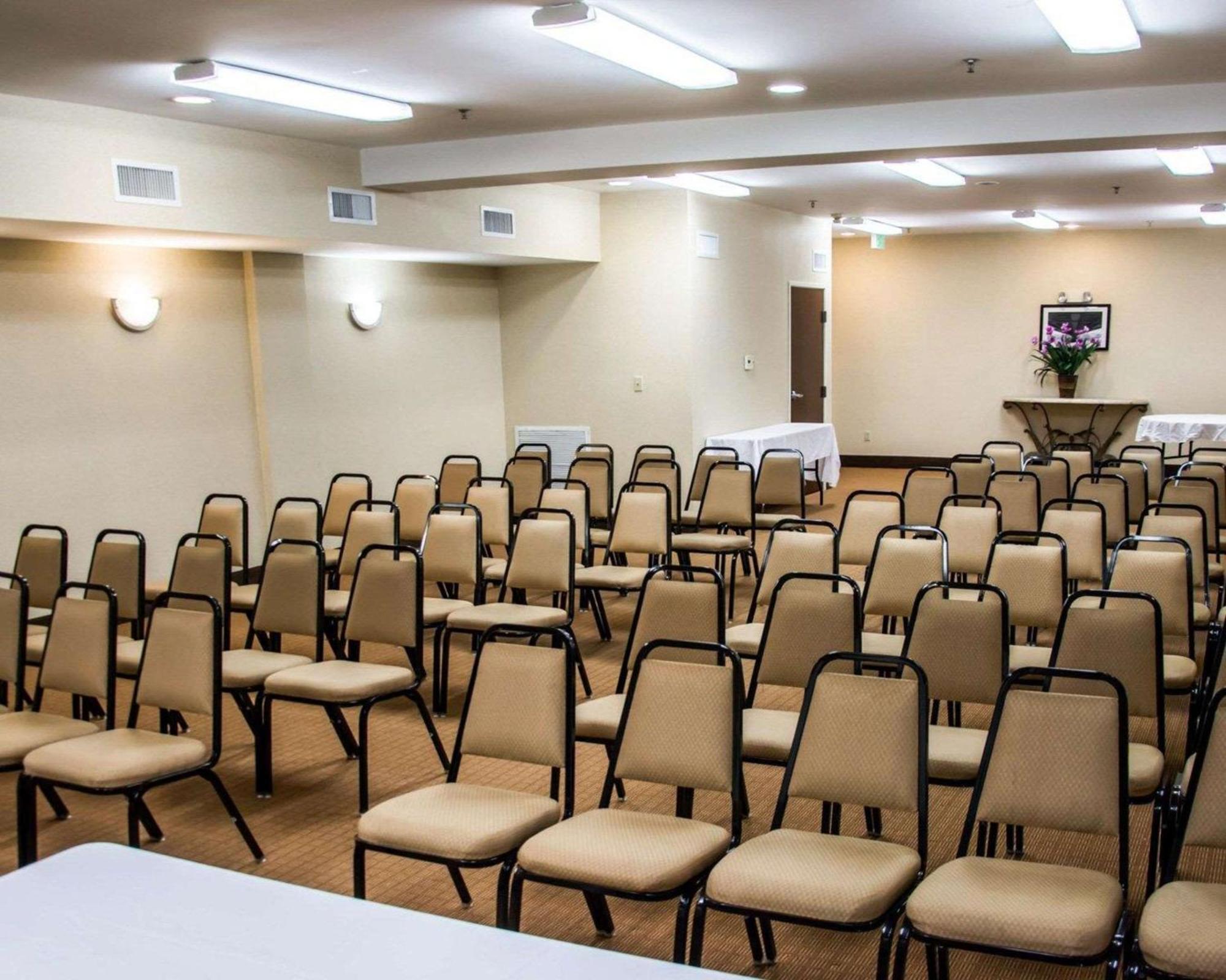 Hotel Sleep & - Alexandria Pineville