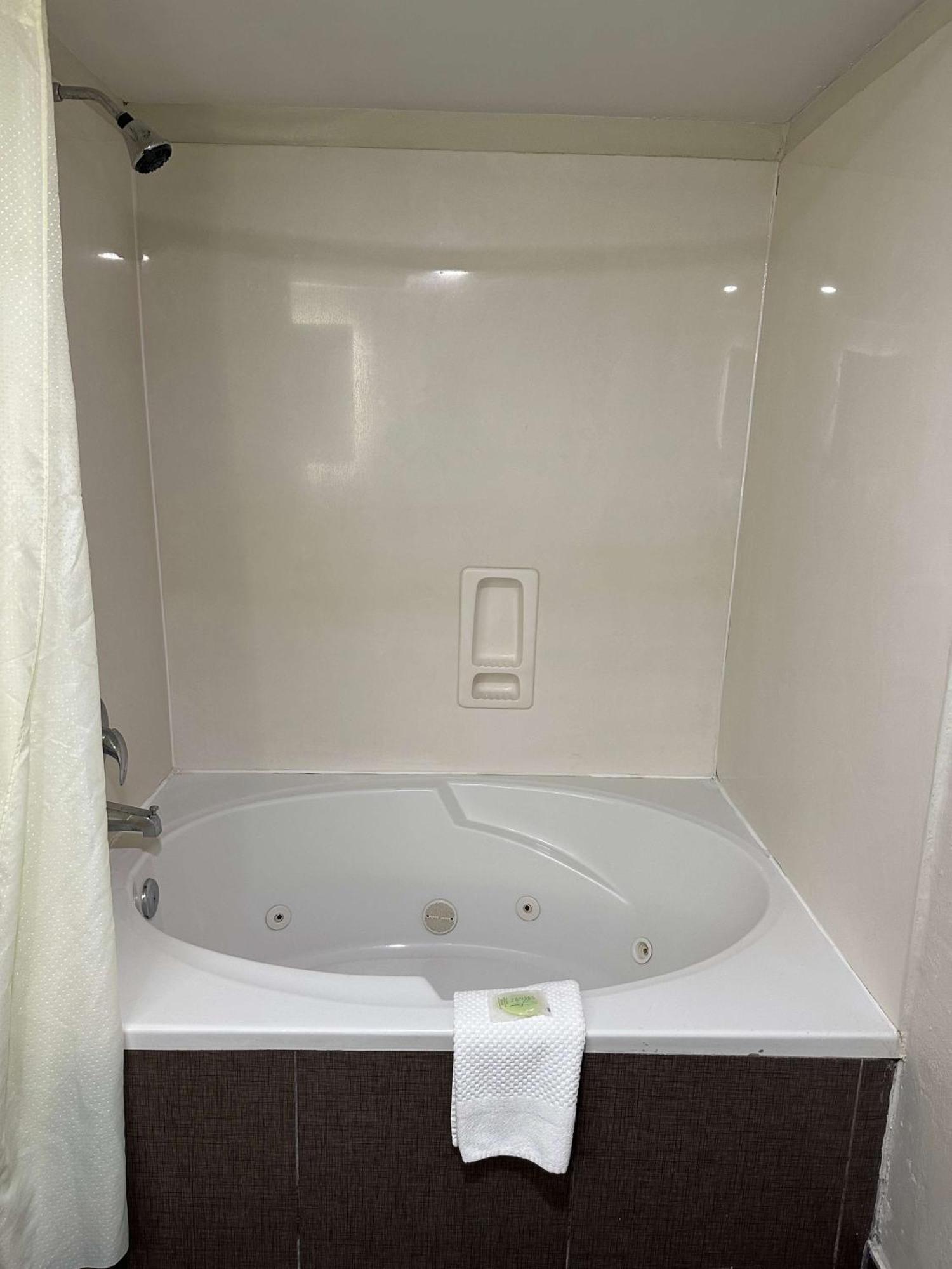 Hotel Sleep & - Alexandria